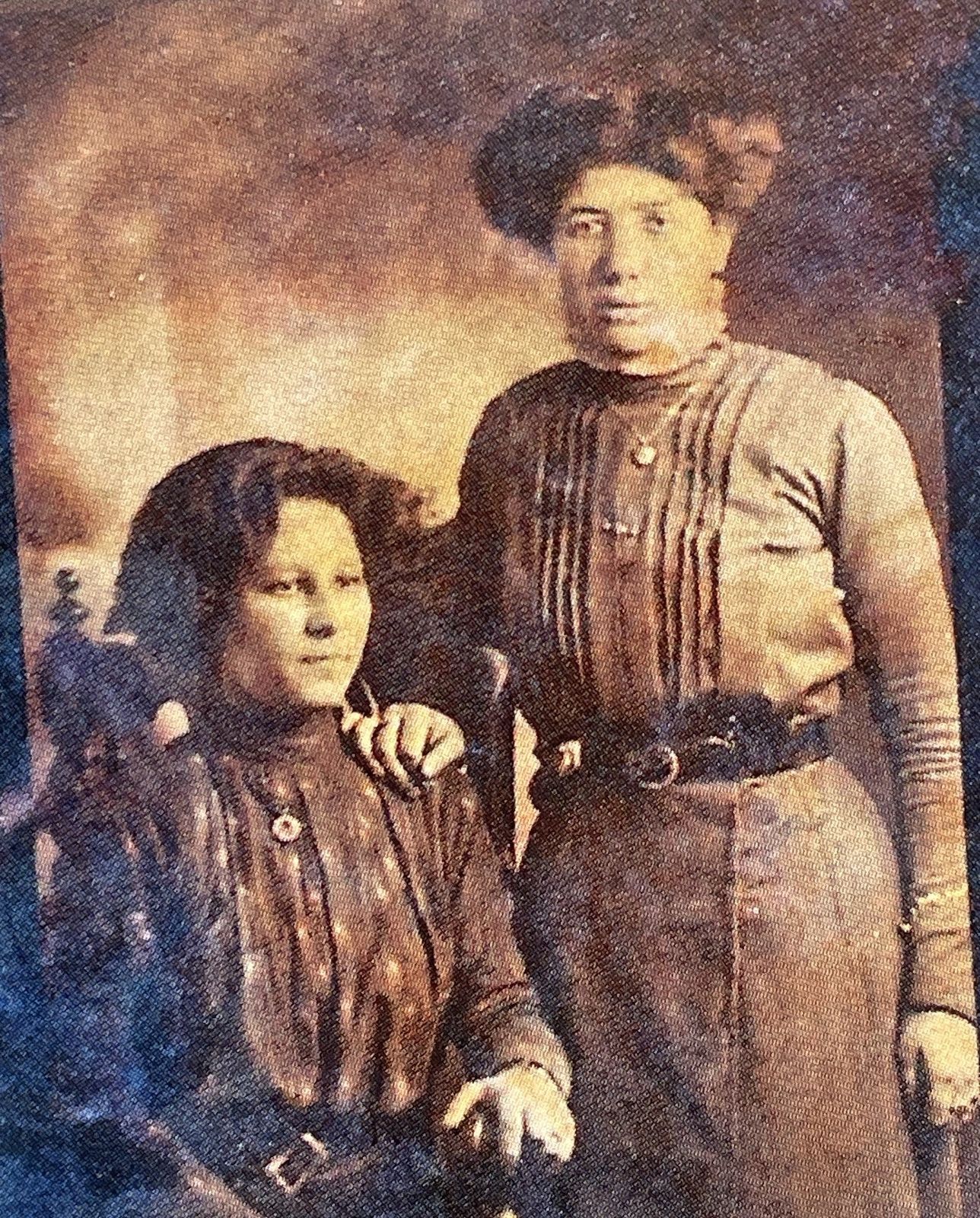 Dora and her mother Hinde