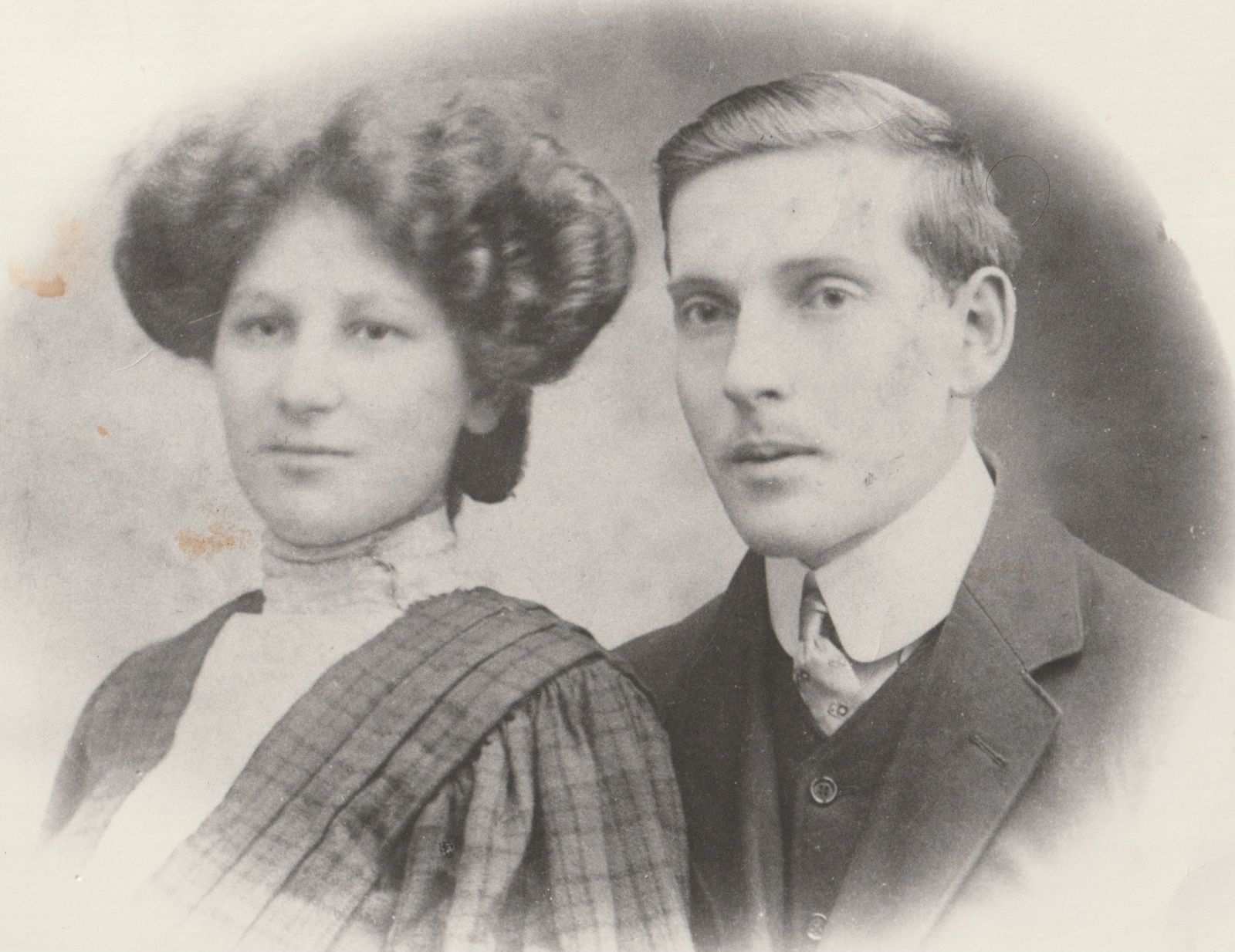 Sam and Dora Diamondstein as young people